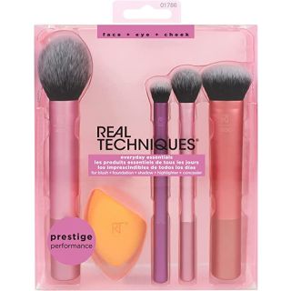 The Everyday Essentials set from Real Techniques gives you 5 essential tools to master any look tapered, soft and fluffy bristles. Blend powder blush evenly for a smooth, natural look
